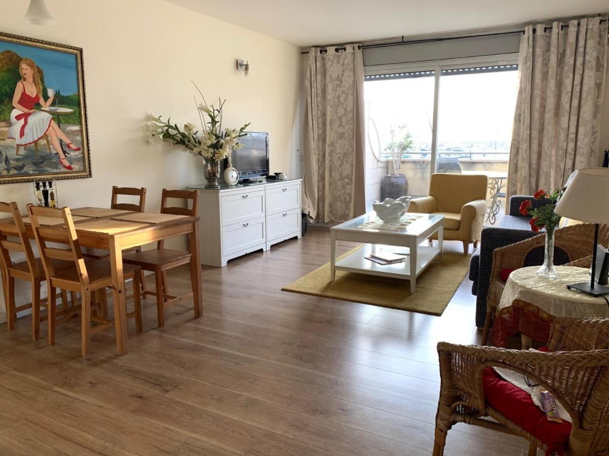 Last Minute Herzliya Bagian luar foto