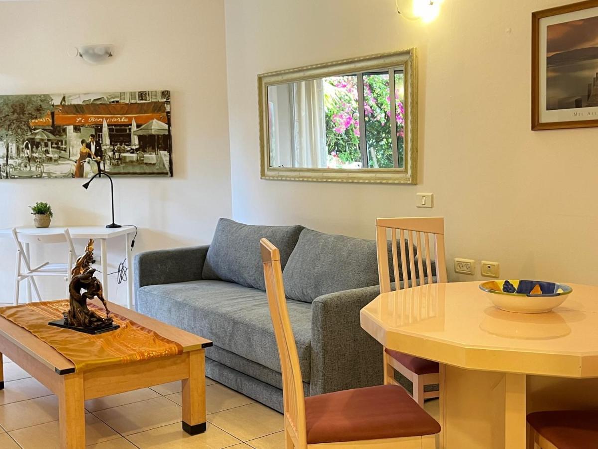 Last Minute Herzliya Bagian luar foto
