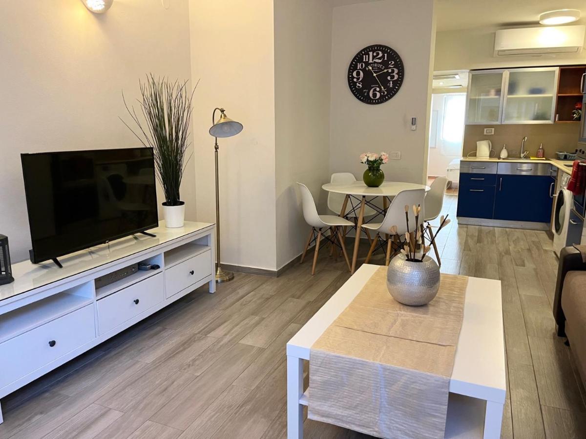Last Minute Herzliya Bagian luar foto